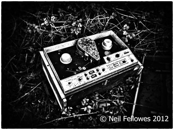 Neil Fellowes-BBC Tatsfield Broadcast Monitoring Station-found0bjects-derelict photography-hauntology-spectres-A Year In The Country-1