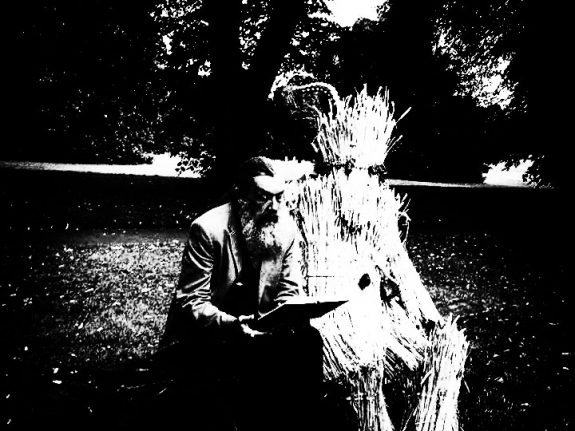 Straw Bear-By Our Selves-Andrew Kotting-Iain Sinclair-Toby Jones-Alan Moore-John Clare-A Year In The Country-11