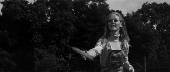 Tam Lin-1970-screenshot 3-Jenny Hanley-A Year In The Country.jpg
