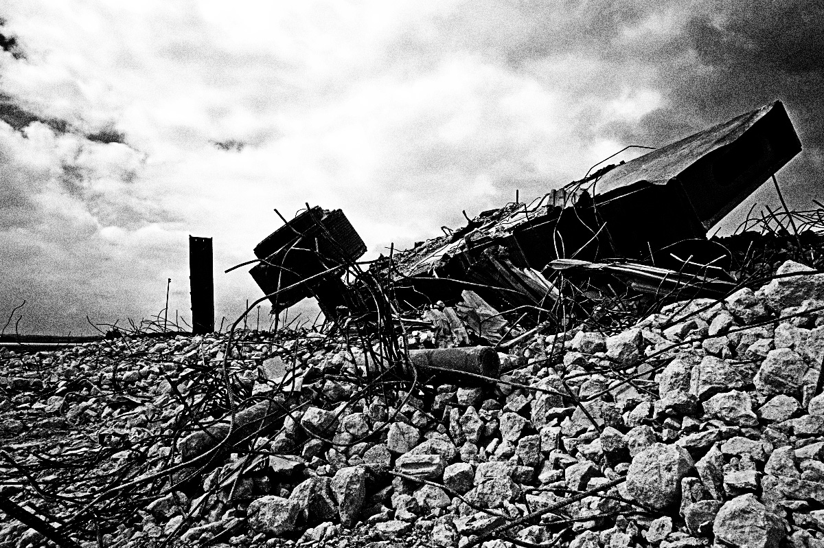 veloelectroindustrial-edgelands-wasteland-photography-harworth-machine-a-year-in-the-country-2