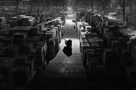 Raiders of the Lost Ark-last scene-warehouse